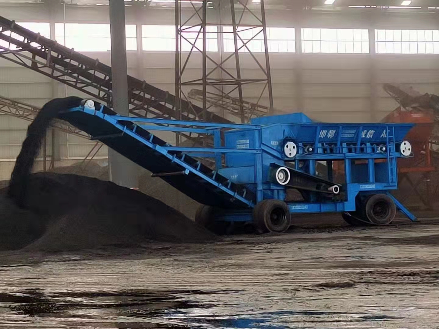 煤炭粉碎機(jī)的安裝過(guò)程需要注意哪些事項(xiàng)？